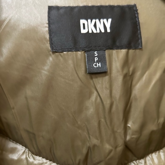 DKNY women’s long puffer , bib front , faux fur trim , size small, ! With tags! - Picture 2 of 5